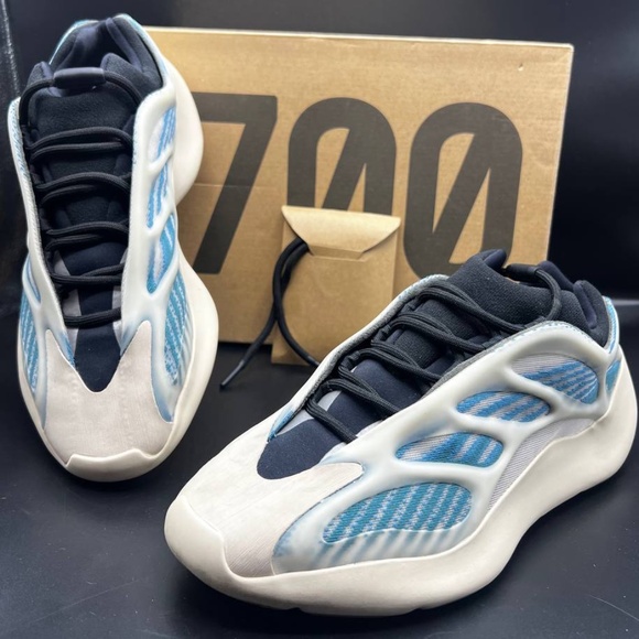 ADIDAS YEEZY 700 V3 BOOST KYANITE BLUE (GY0260) size: 9.5 - Picture 1 of 8